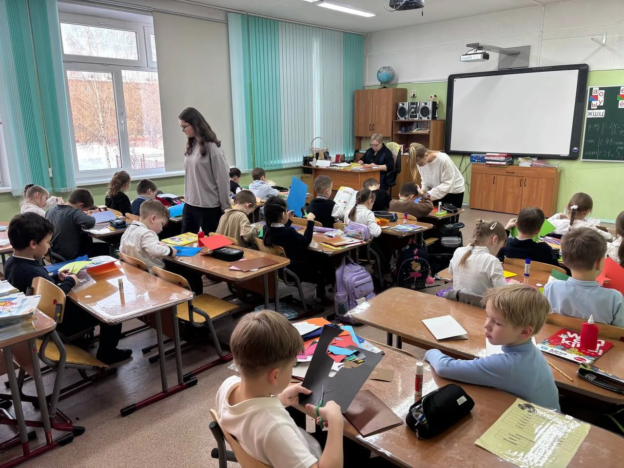 🌟 Дорогами добра: Помним, чтим! 🌟  Волонтерский отряд Школы № 1056 «Дорогами добра» искренне поздрав