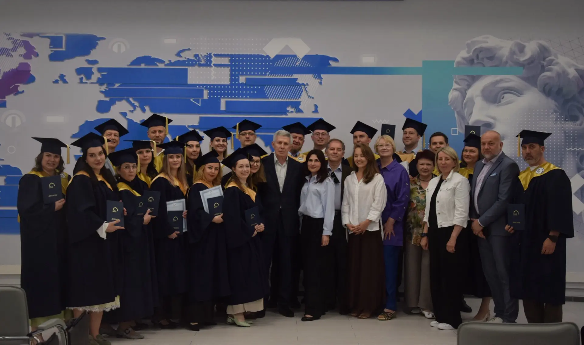 🎓 5 июня в Московской международной высшей школе бизнеса «МИРБИС» состоялось вручение дипломов выпу