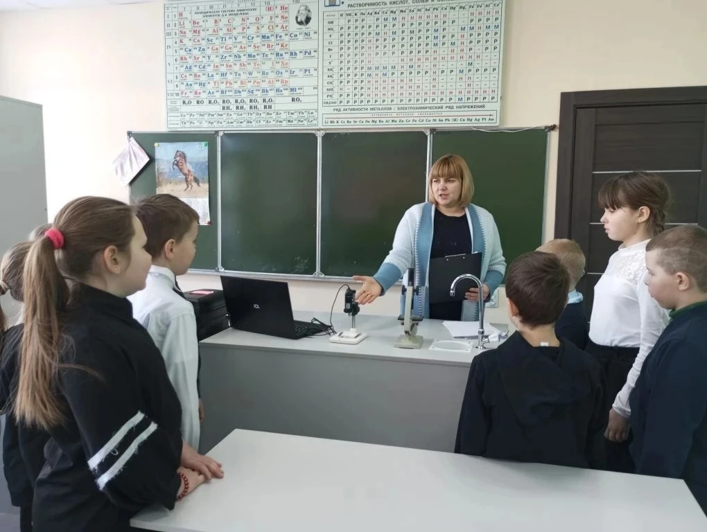 8 февраля - День науки. 
В День науки ученики начальных классов совместно с советником директора Тат