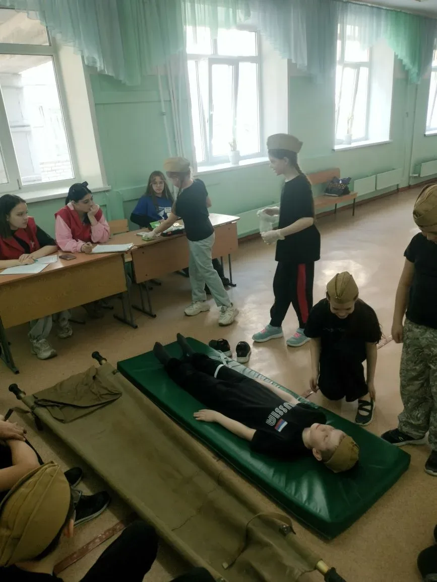 Зарница 2.0 Наша школа с гордостью приняла участие во всероссийской игре "Зарница 2.0". Мы представи