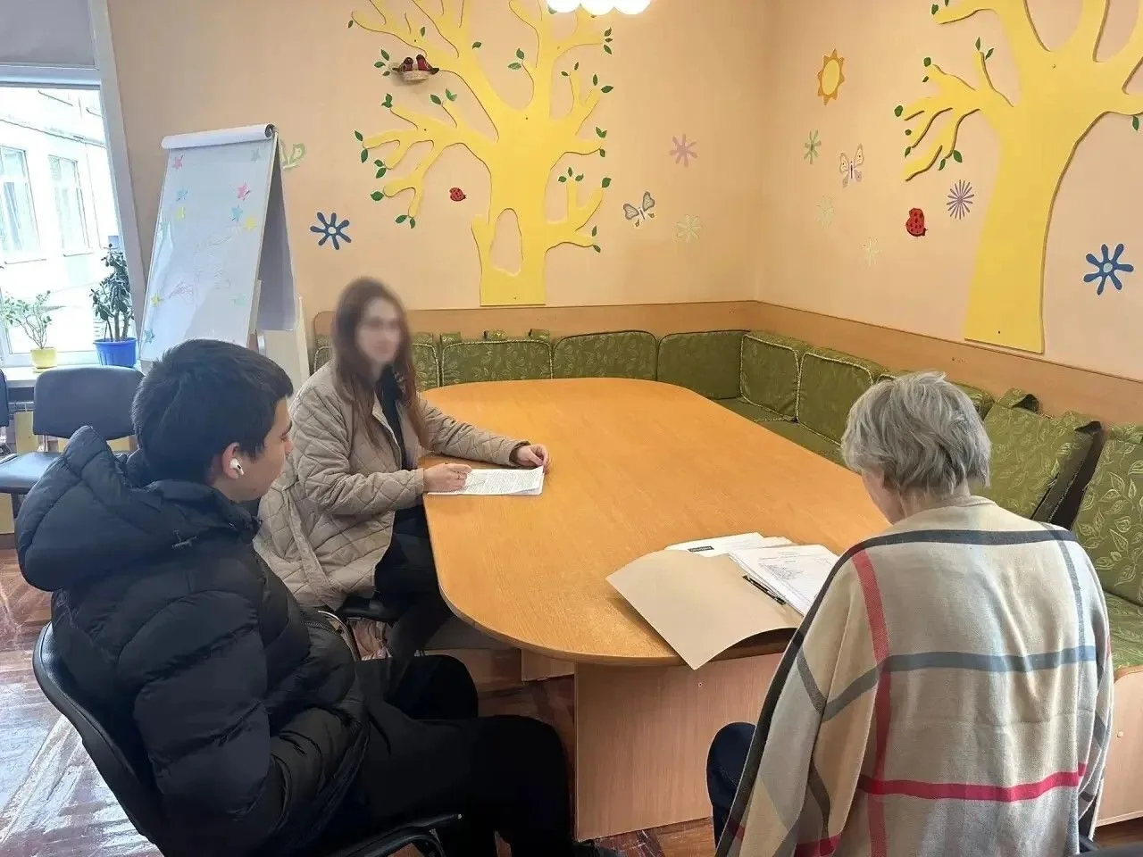 Специалисты органа опеки и попечительства провели плановую встречу с выпускником центра...