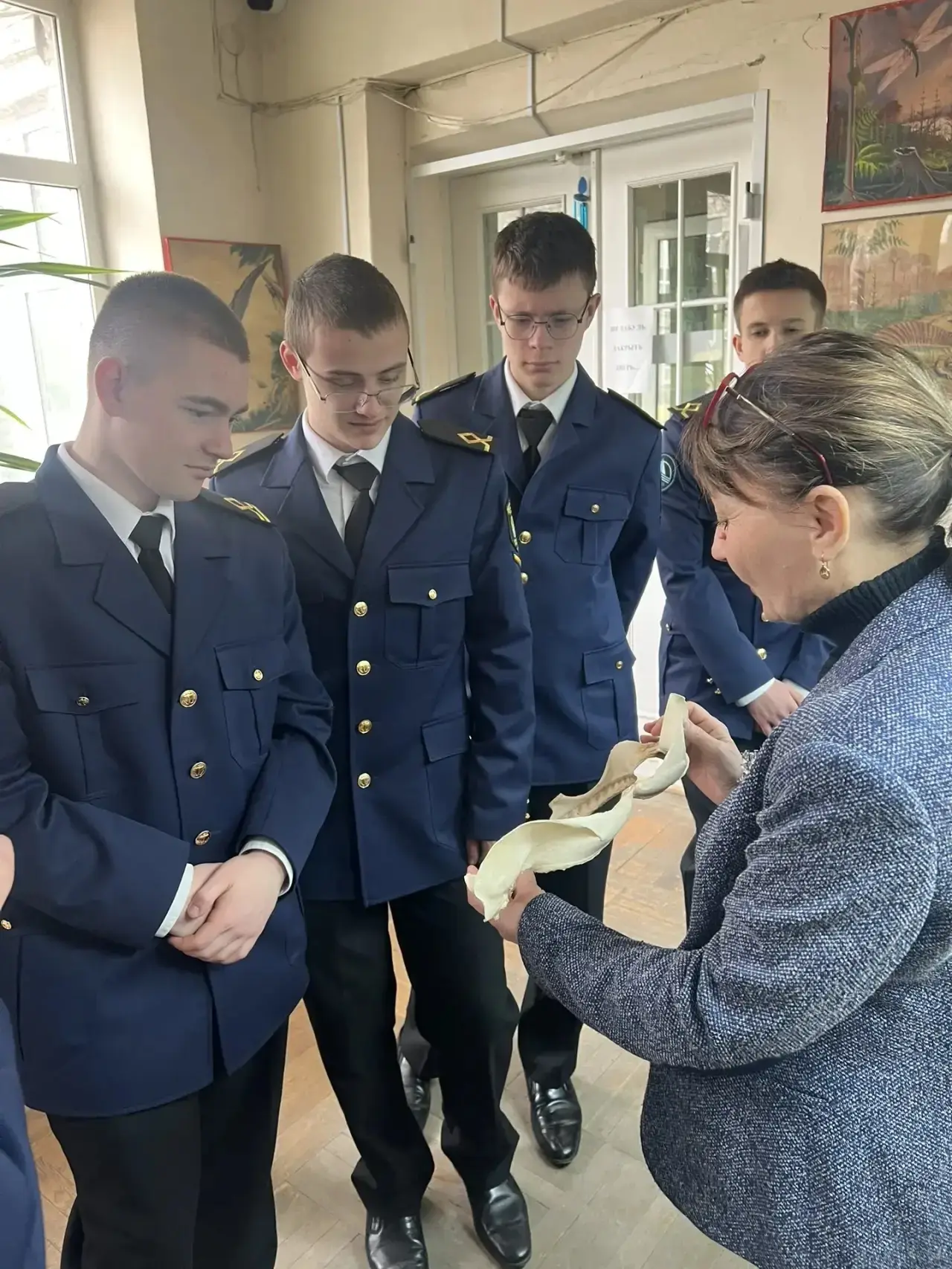Курсантам МПК ХГМА провели выездной урок по предмету «Химия» 🧪  Занятие прошло под руководством преп