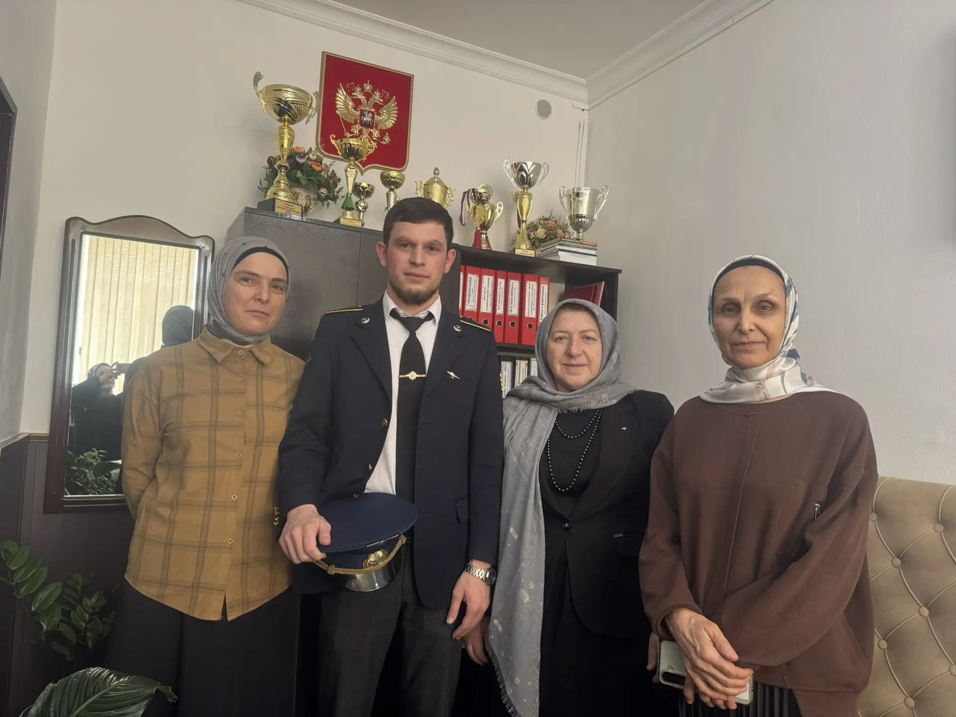 Сегодня в стенах школы состоялась встреча с одним из её выпускников-  Хасуловым Рашидом Хасулбегович