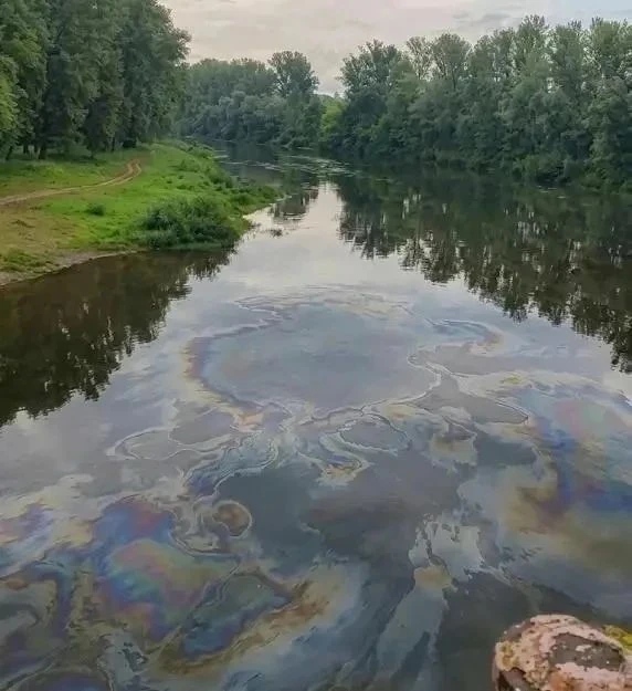 ❗Жители Нефтекамска обнаружили масляные пятна на реке