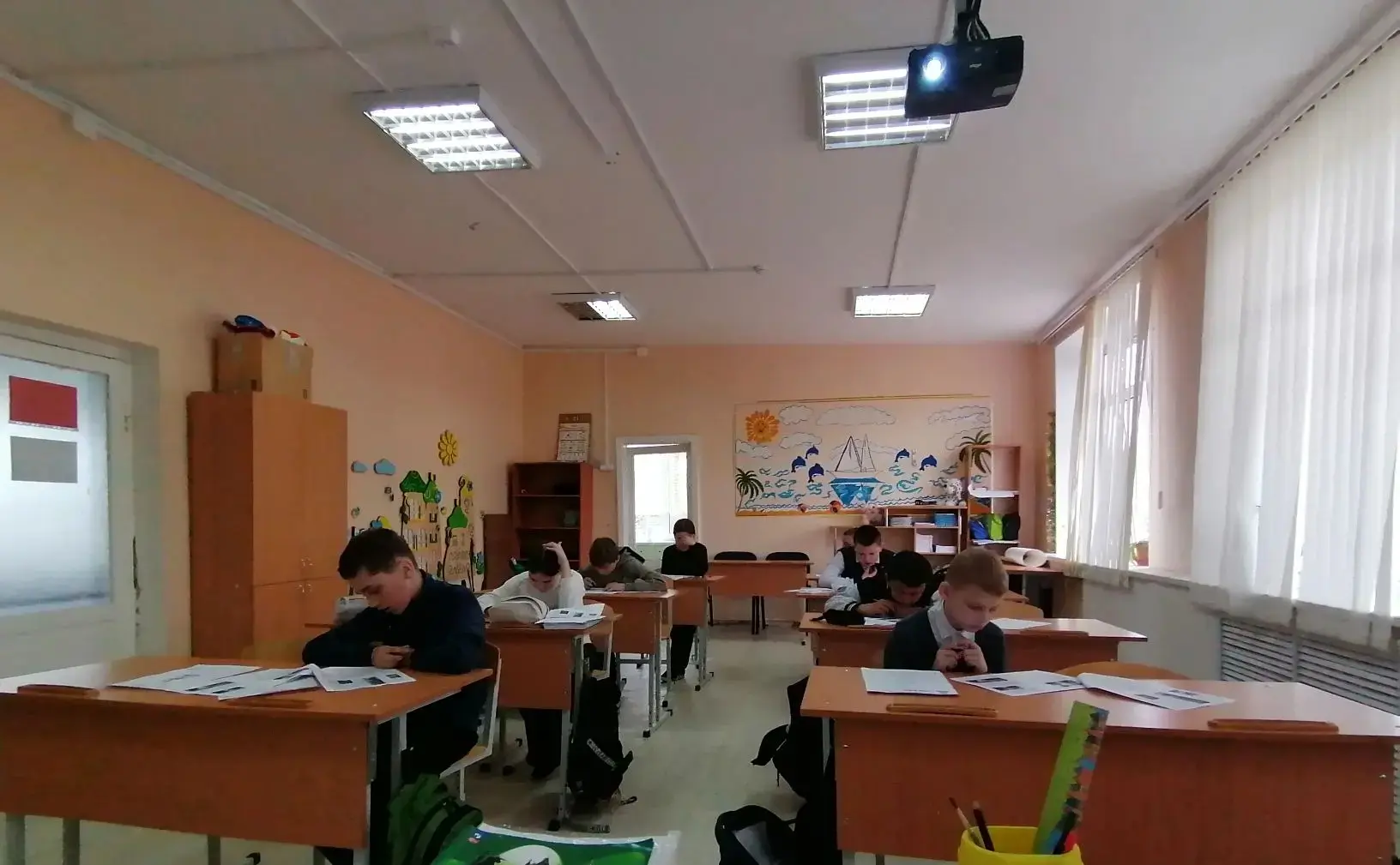 🕯️📖 ДИКТАНТ ПОБЕДЫ

Сегодня в среднем отделении нашей школы состоялся Диктант Победы, посвящённый 