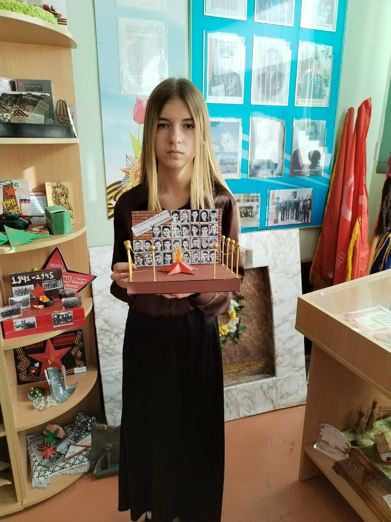 Для юных музееведов, учащихся 9Б , класса прошёл познавательный урок, посвящённый Дню о...