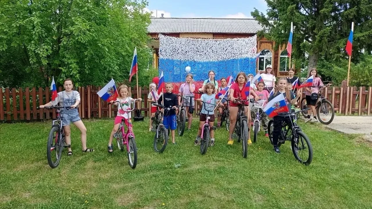 Единство и патриотизм в движении 🇷🇺🚴


12 июня Сивохинский Дом культуры собрал любителей активног