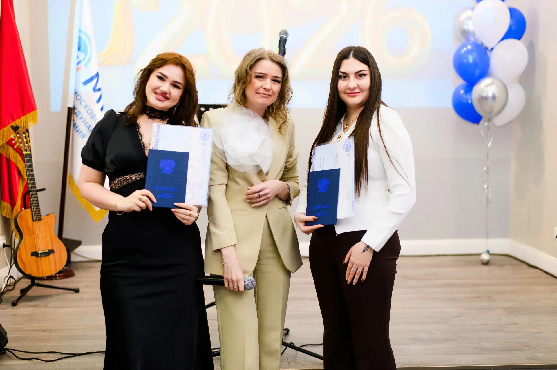 🎓 Поздравляем выпускников факультетов экономики и управления, рекламы и связей с общественностью, ин
