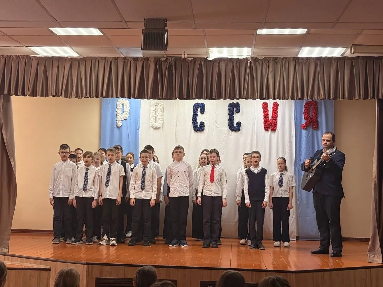 🎶 17 и 18 февраля в Еткульской школе прошли отборочные этапы фестиваля военно-патриотической инсцени