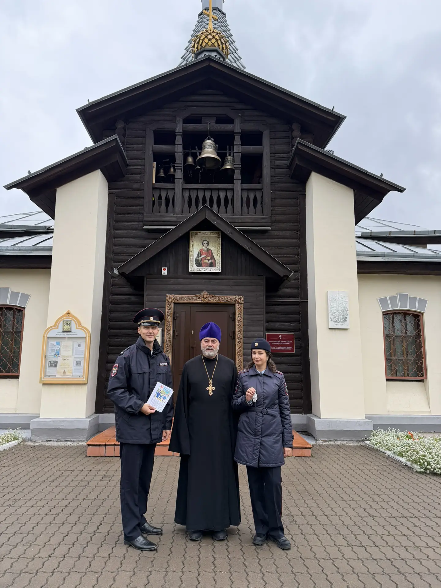 👵🏻👴🏼В Международный день пожилого человека госавтоинспекторы и настоятель храма вел...