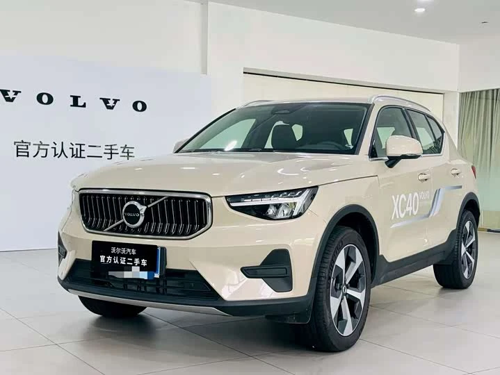 Volvo XC40 2025 B4 Deluxe Edition