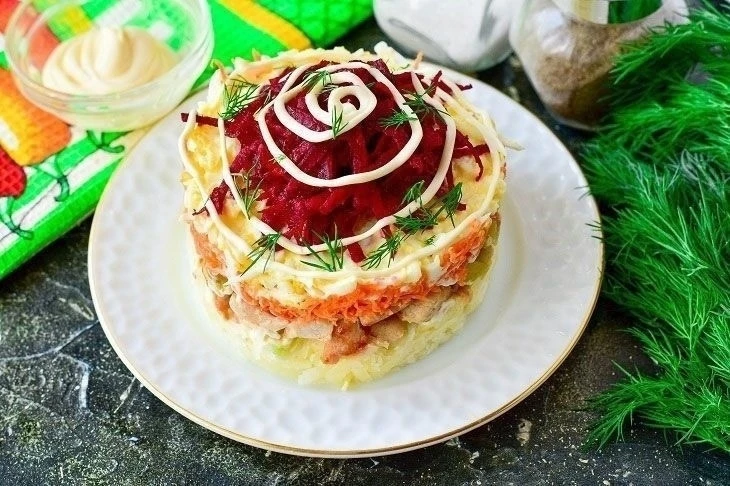 Салат «Мясо в тулупе»