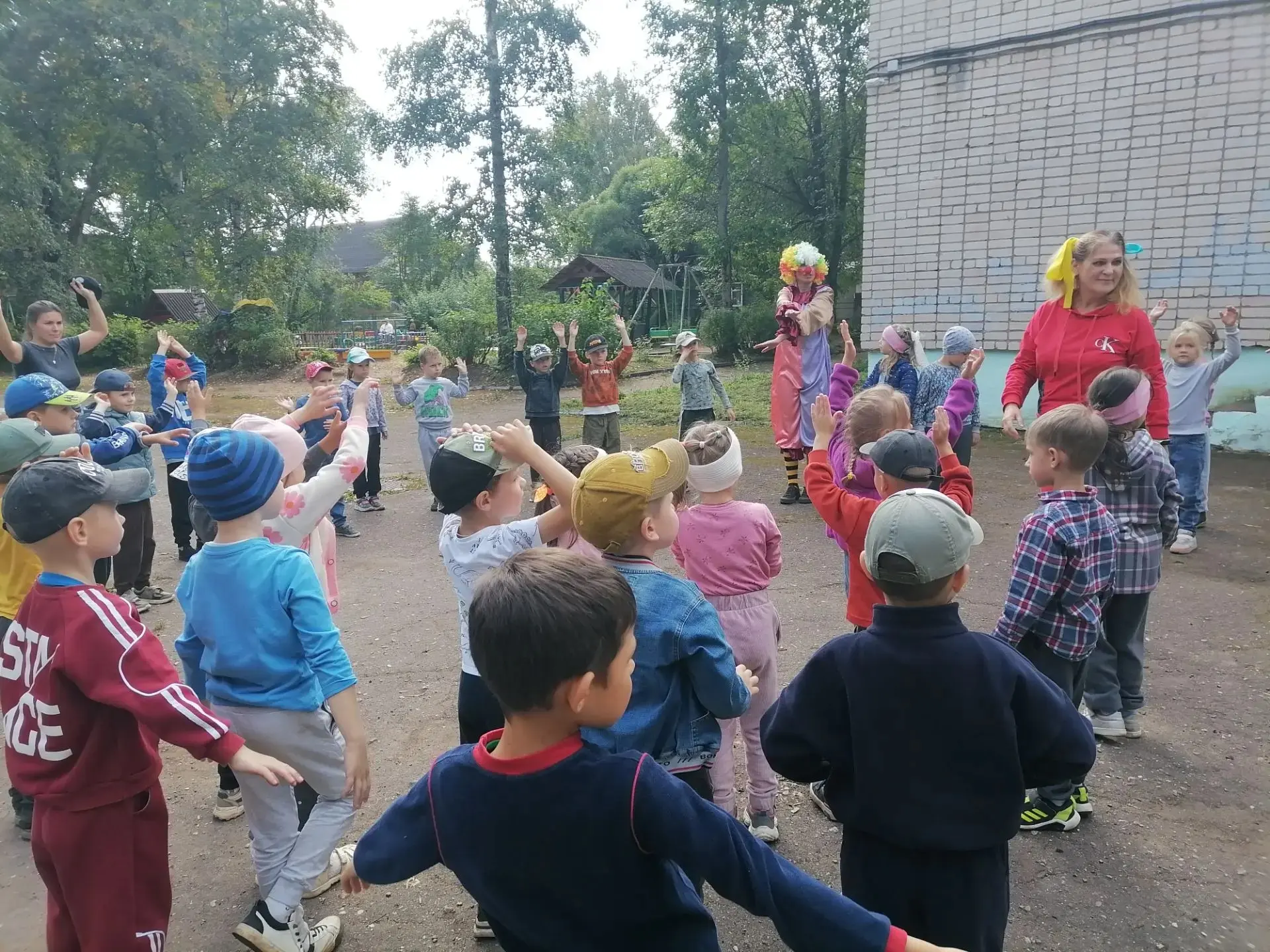 🌼 Маленький урок большой дружбы: как прошел праздник в детском саду «Звёздочка»
