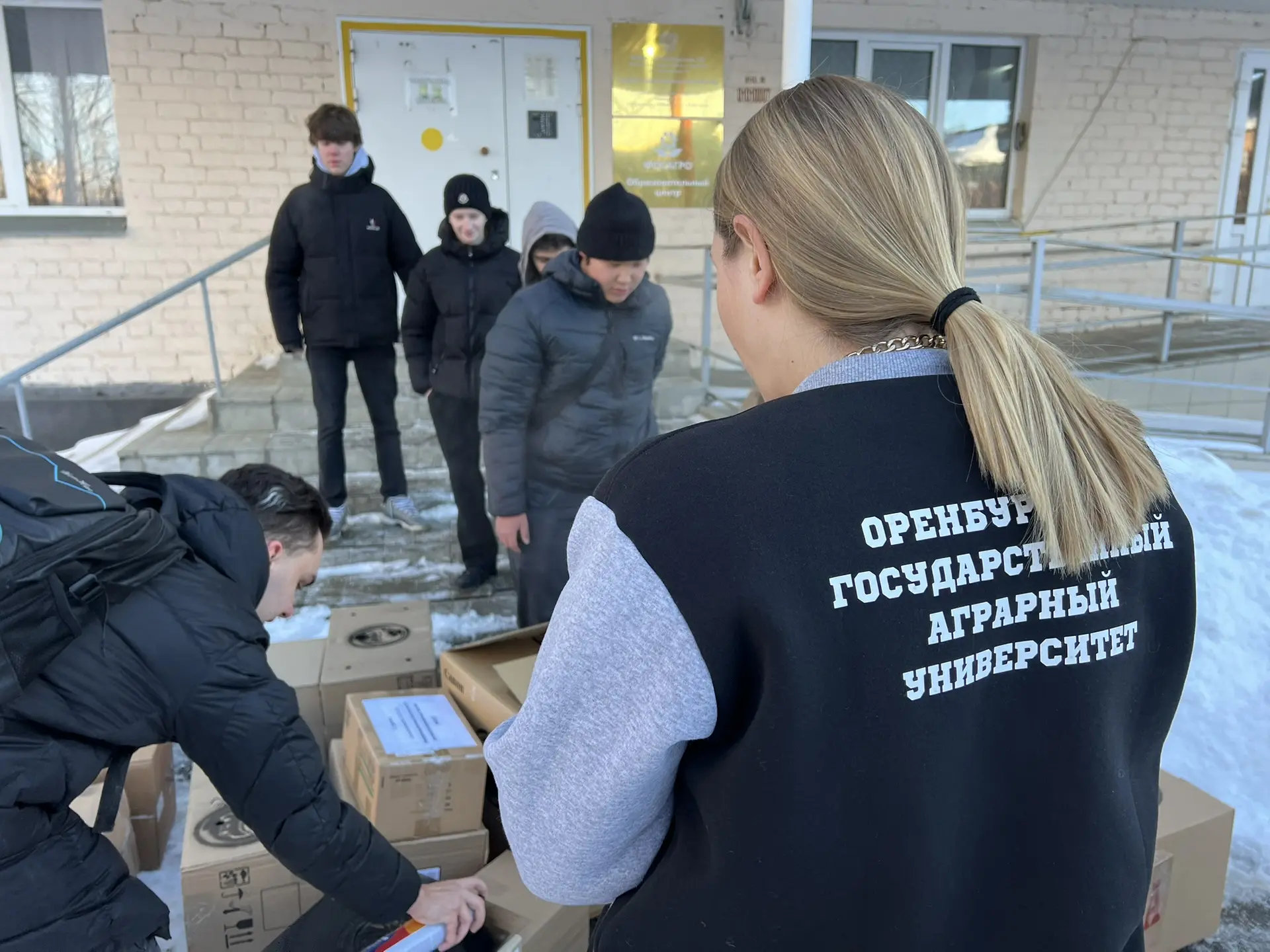 ✔️ Оренбургский ГАУ поддержал флешмоб #НашимГероям  Студенты, преподаватели и сотрудники ОГАУ принял