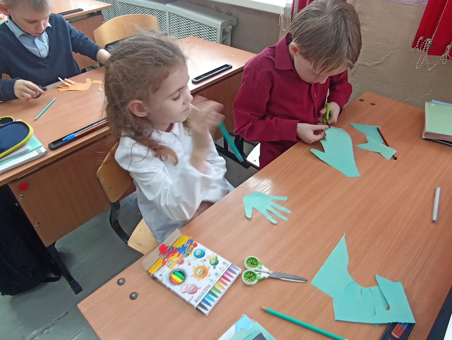 Во 2 «А» классе прошел необычный и очень душевный классный час под названием «Дерево до...