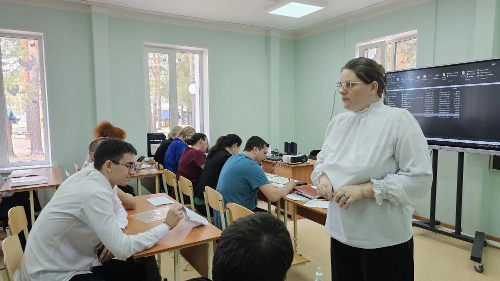 Сегодня учащиеся 10 класса защищали свои исследовательские проекты. Учащиеся работали н...