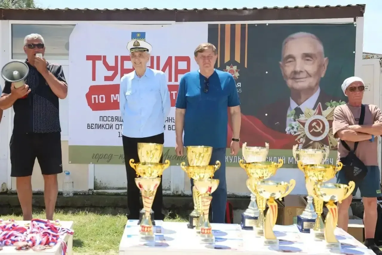 На Центральном пляже Анапы прошел детский турнир по мини-лапте
 
Он был посвящен участнику Великой О