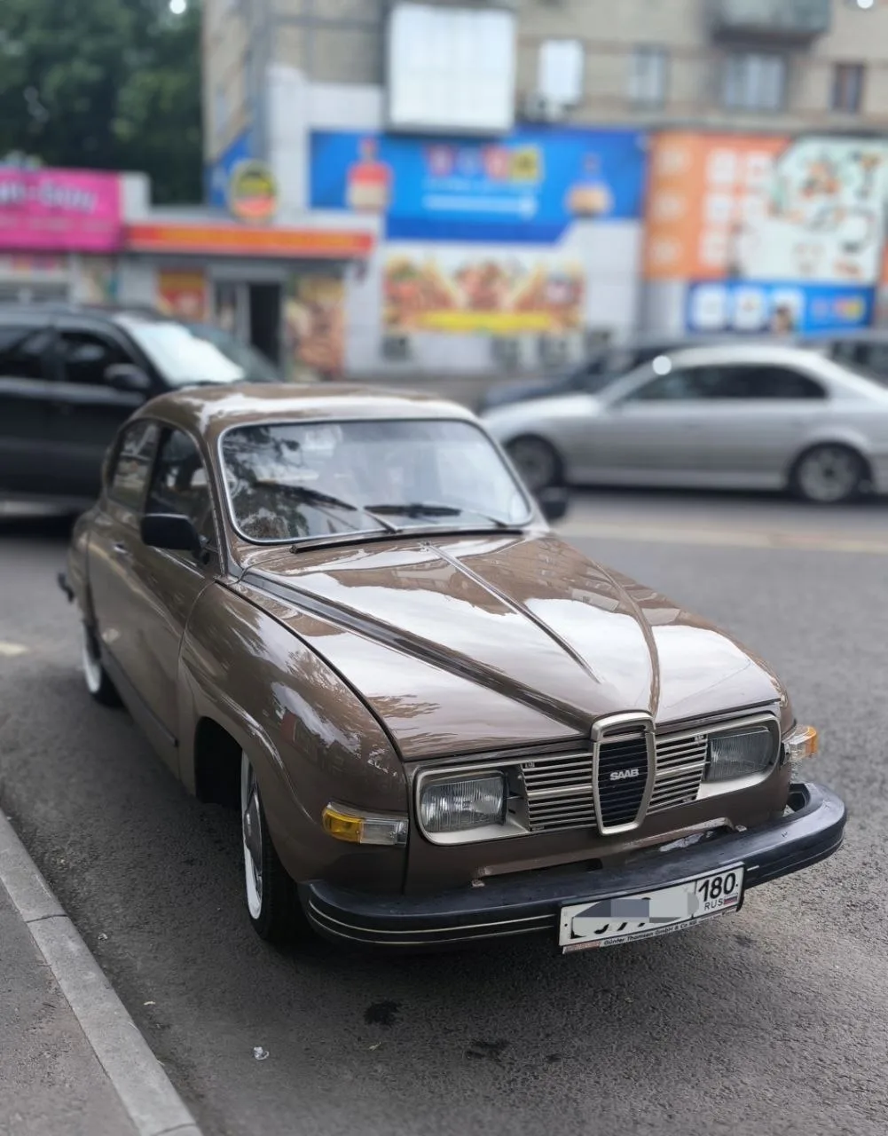 Такой Ретро-автомобиль заметили на улицах Донецка
