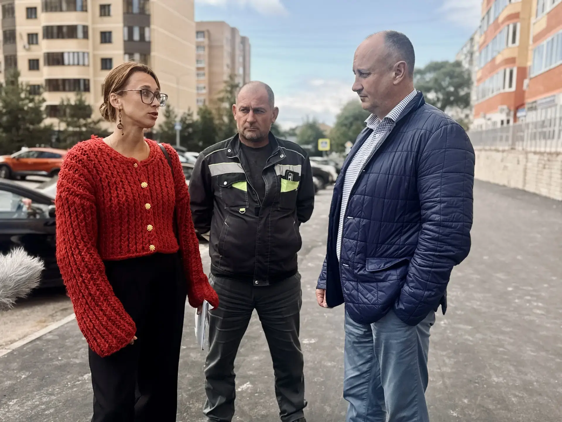 🚧 Брусчатку, которая пришла в неудовлетворительное состояние, в части 5-го микрорайона...