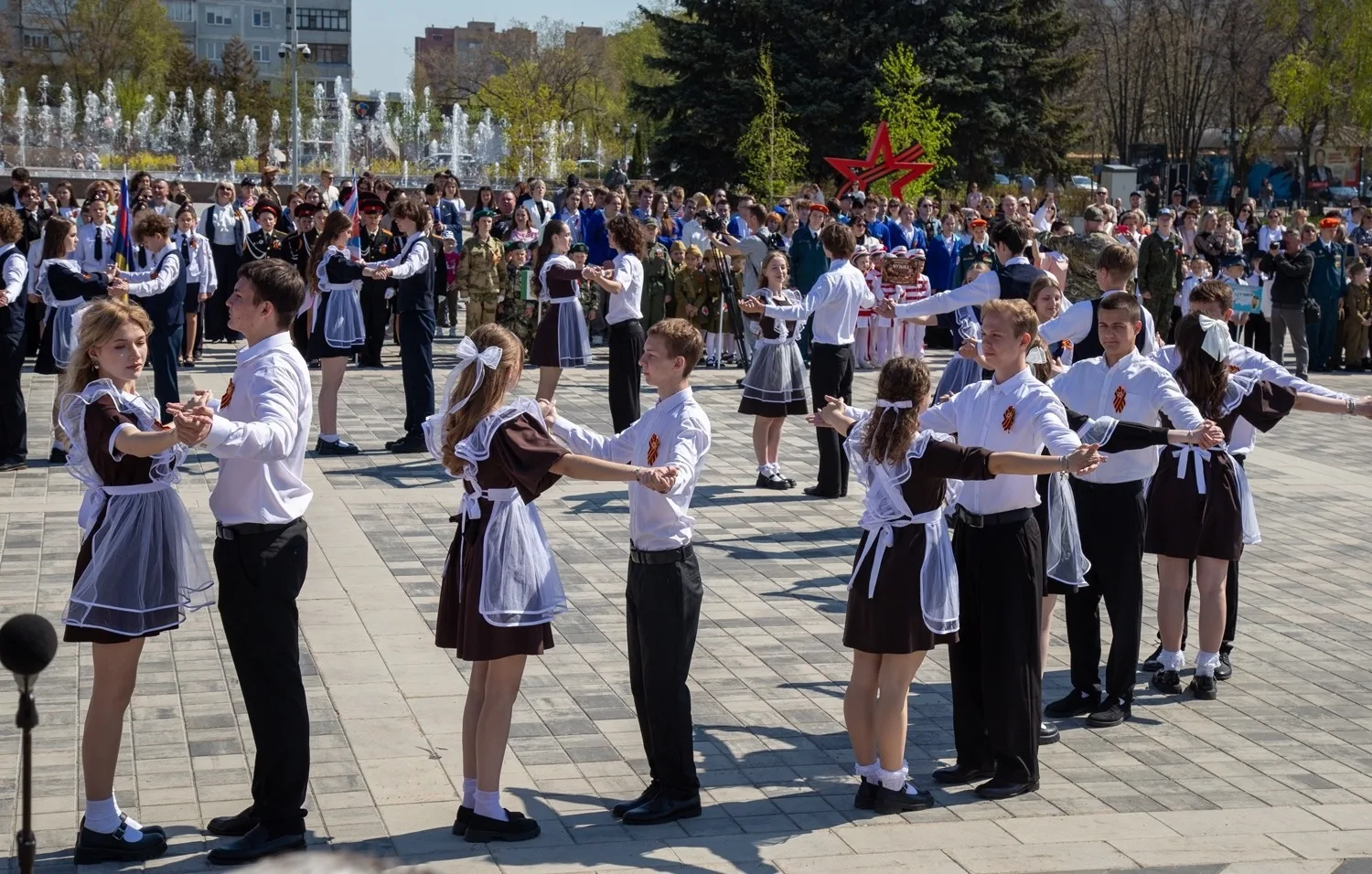 ПАМЯТЬ ХРАНИТ ИМЕНА🕊️  Сегодня знаменательная дата - ровно 15 лет назад Старому Осколу было присвоен