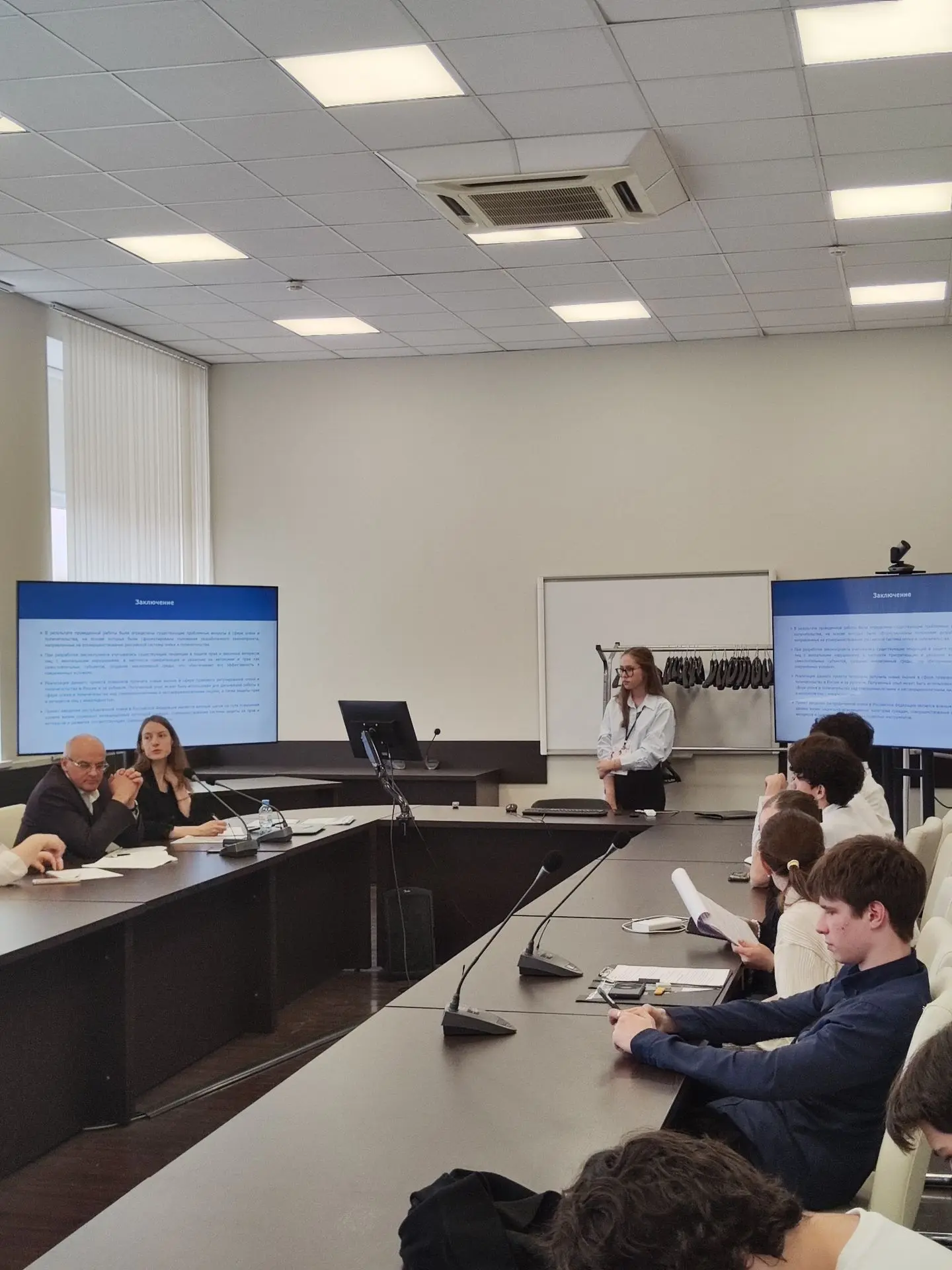 Весной в параллели 7 классов прошли занятия по знакомству с проектной деятельностью.  Ребята в небол