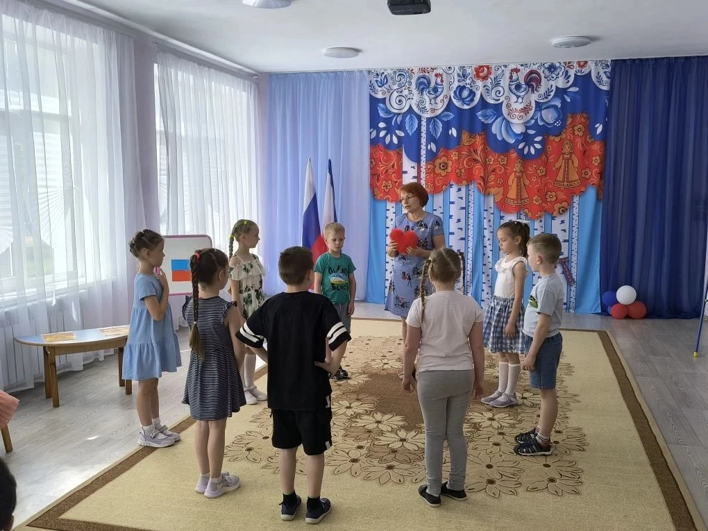 В преддверии праздника Дня России, в нашем детском саду прошло яркое и торжественное мероприятие, по