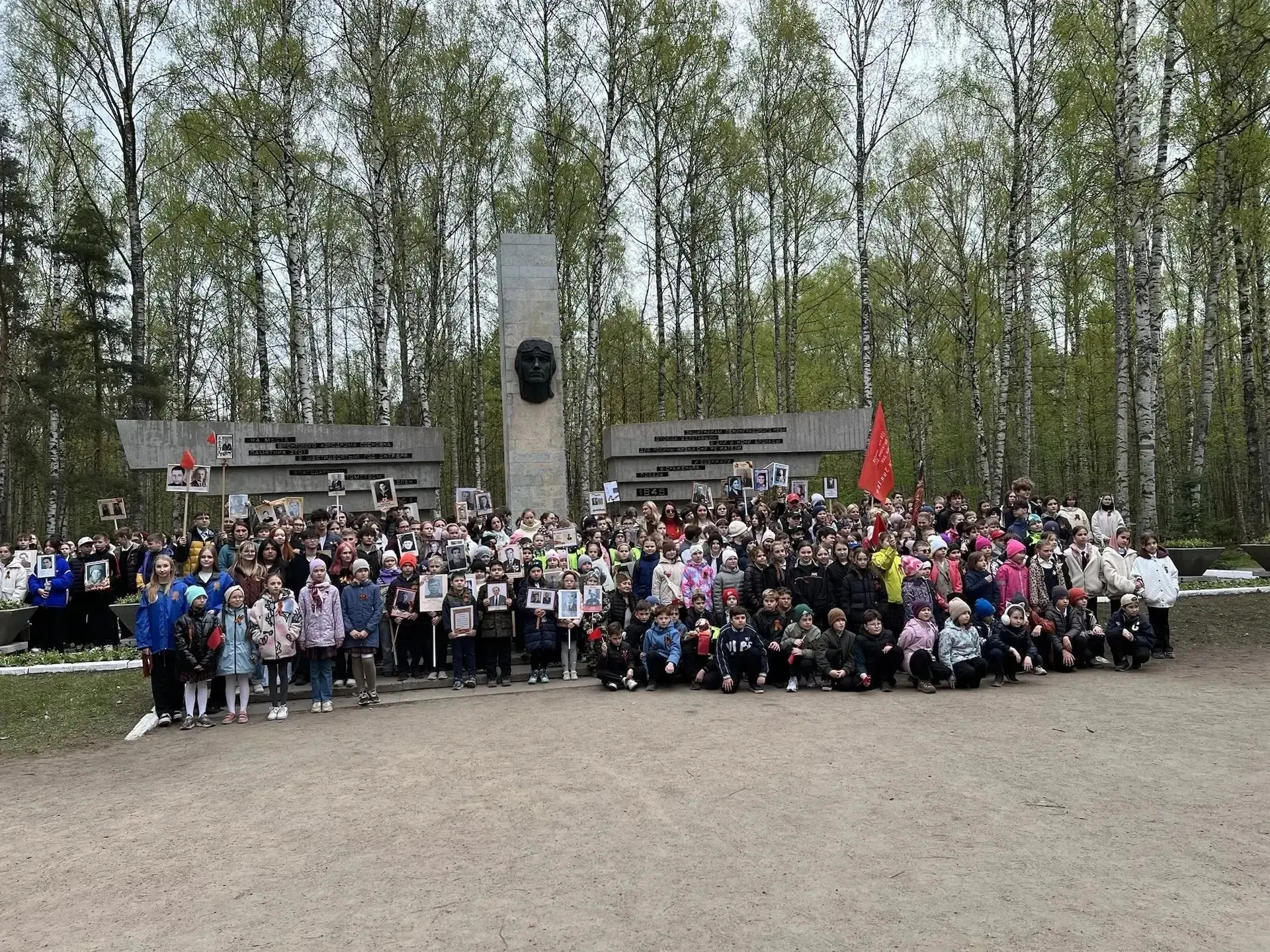 🗓️7 мая в лесопарке Сосновка состоялись две районные акции «Памяти павших будьте достойны» и «Пост №