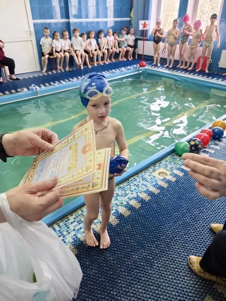 🌊 Весёлые старты на воде: 7 группа в поисках пиратских сокровищ!  🏊‍♀🏊Сегодня воспитанники 7 группы 