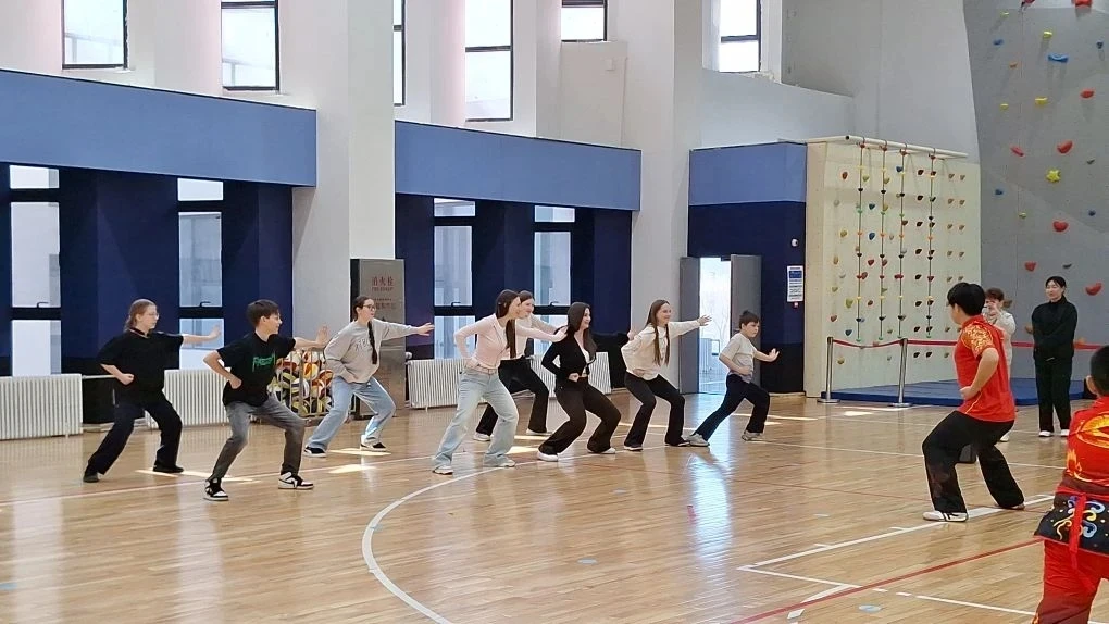 🥳 Поздравляем вокальную группу «Всплеск» нашего лицея! 🎤  Наши юные таланты вернулись с Международно