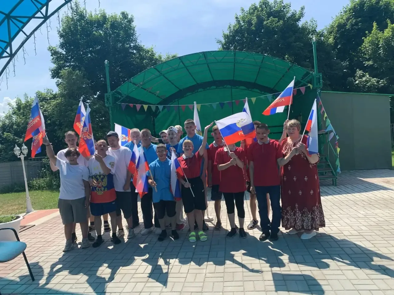 «Ты Россия моя»!

     В канун праздника Дня России, в нашем доме прошло праздничное мероприятие «Ты