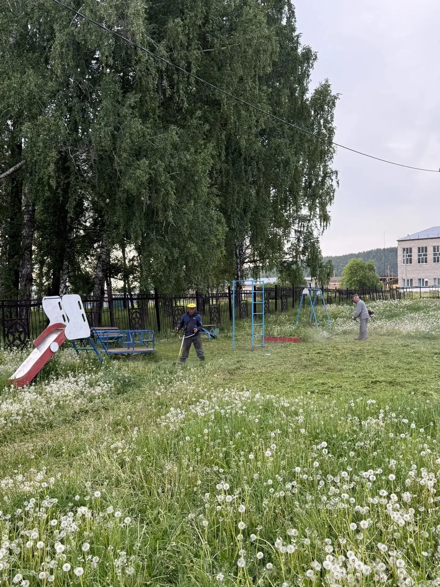 Неравнодушные жители села Новобелокатай Щербинин Анатолий Иванович и Попков Александр Е...