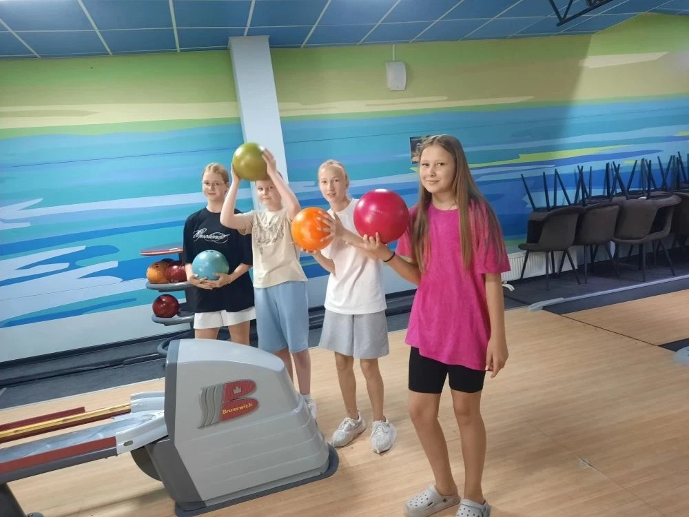 🎳 Отряд МАТЕМАТИЧЕСКАЯ РАДУГА  умеют отдыхать с точностью до миллиметра! 😎

Наш дружный отряд побы