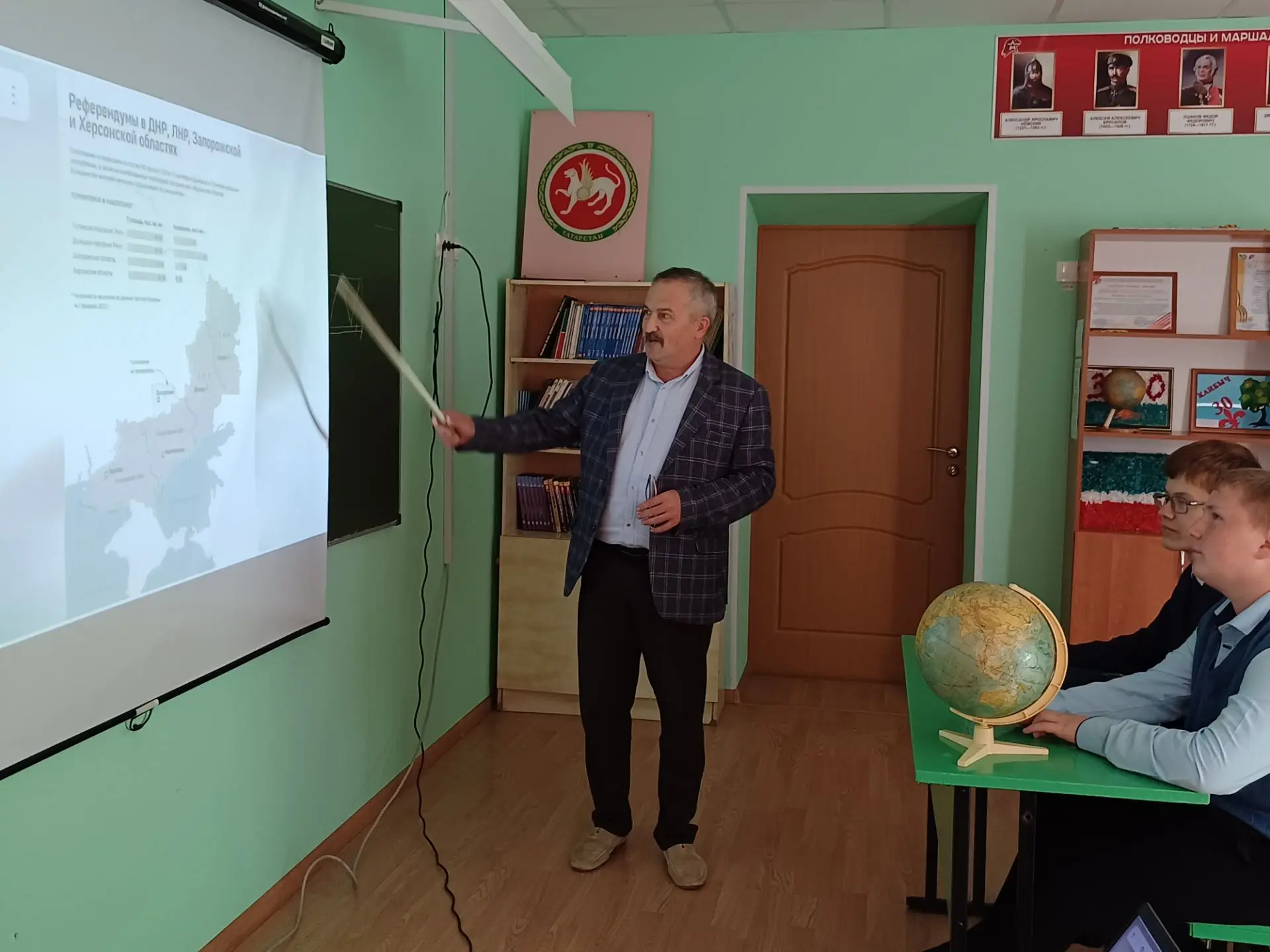Тематический урок  приуроченный ко дню Дню  воссоединения Донецкой Народной Республики,...