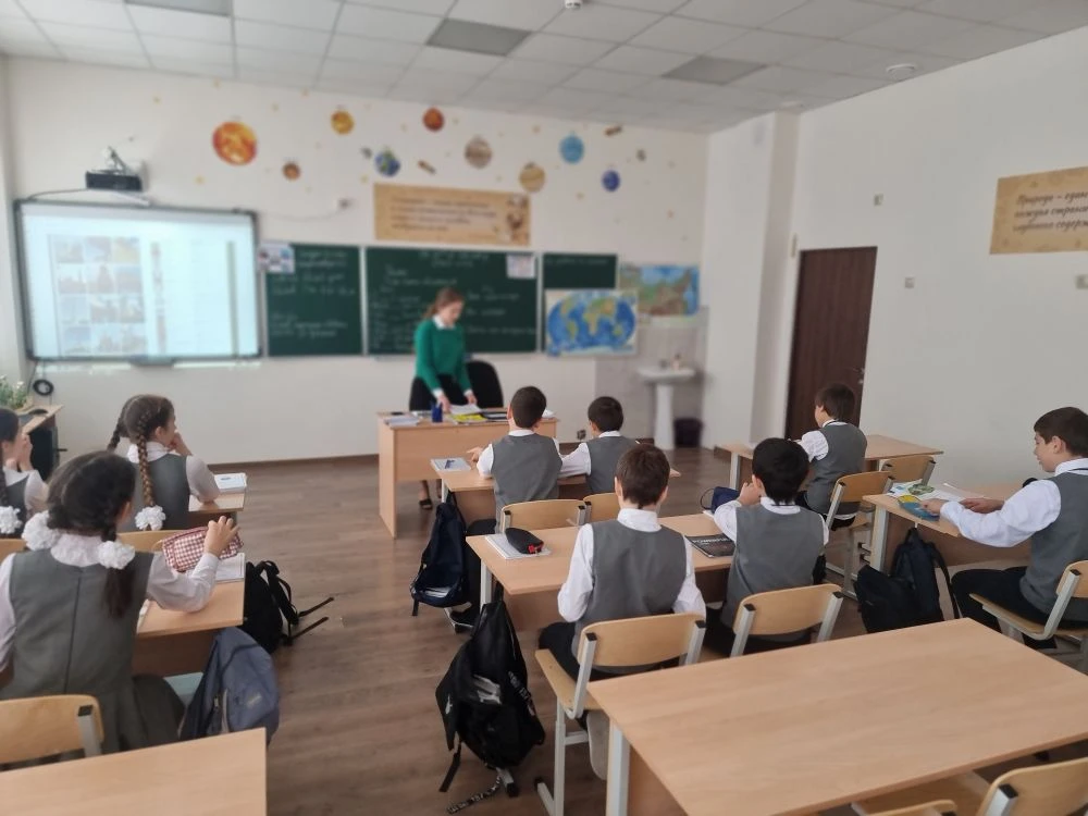 Второй открытый урок который посетили администрация и преподавательский состав, стал урок английског