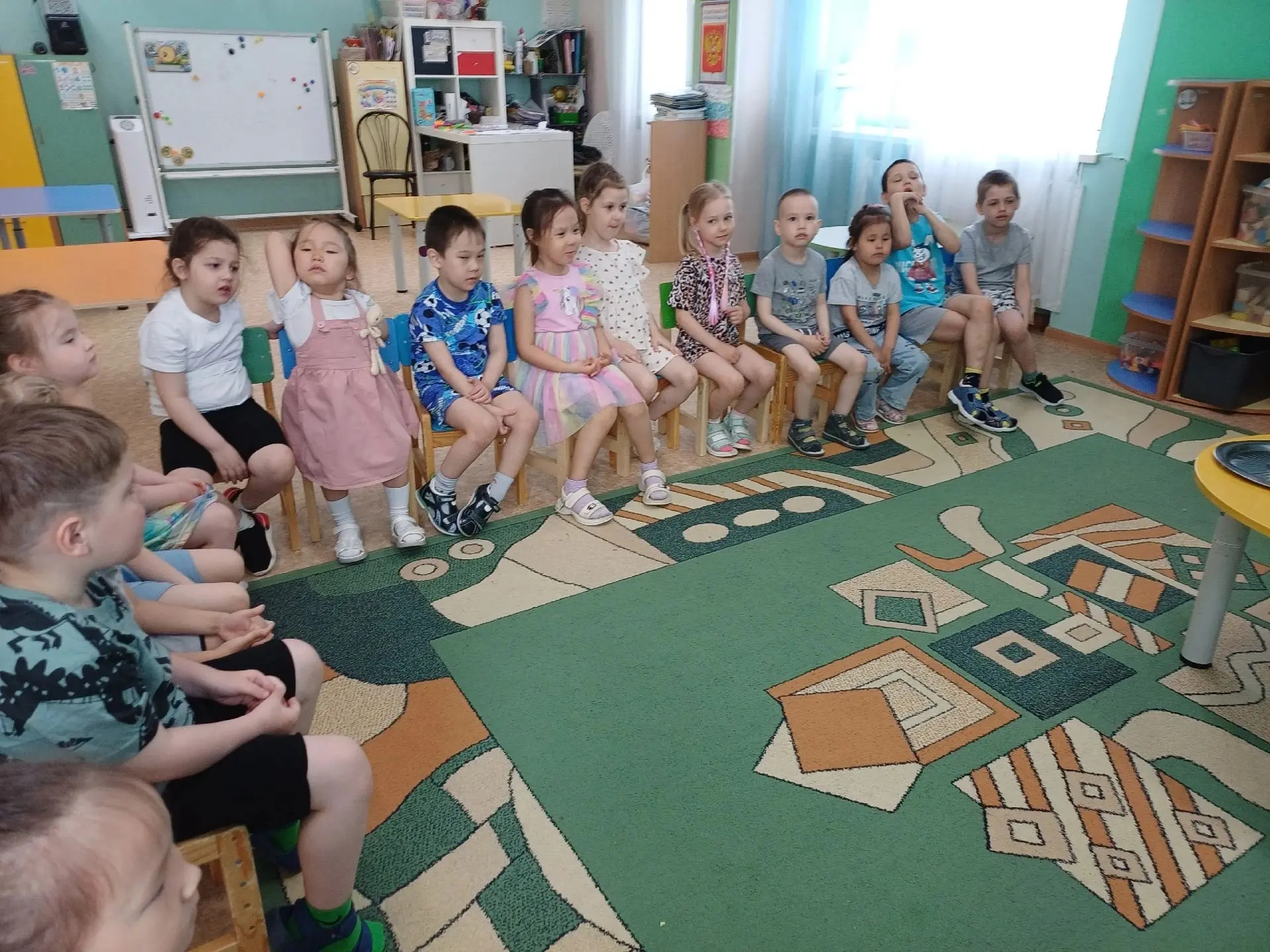 В средней группе"Морошка"прошел увлекательный и захватывающий День Фокусников,который подарил детям 