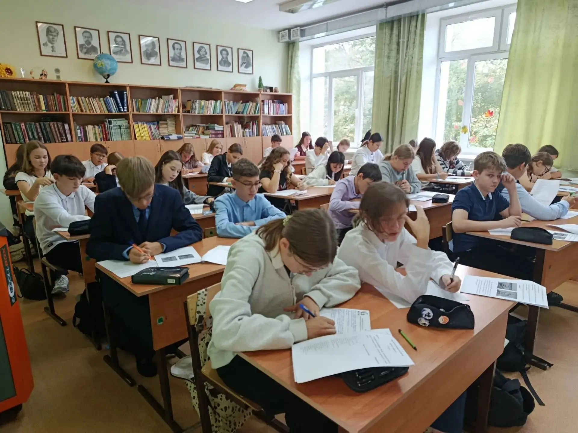 Школьный этап ВсОШ: сегодня в МАОУ СОШ № 8 пишут литературу!