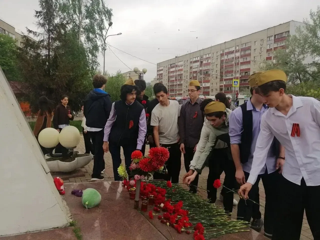 ✨Обучающиеся школы приняли участи в акции    "Вахта Памяти" и митинге , который  проходит в рамках о
