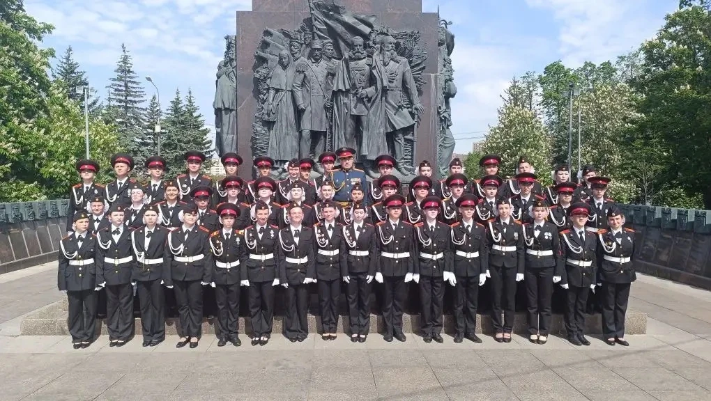 Парад кадетского движения Москвы «Не прервется связь поколений» прошел у Музея Победы. Участие в тор