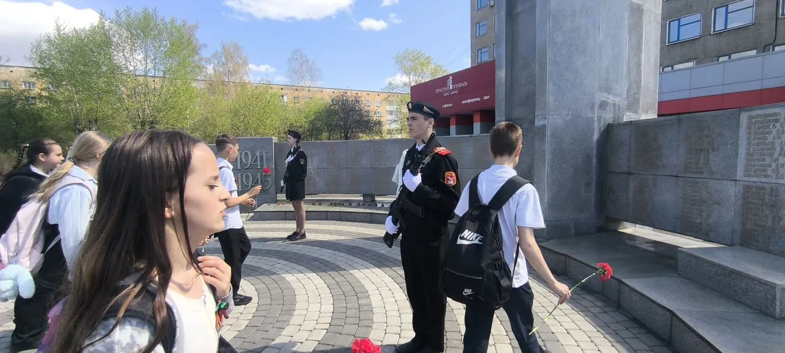 Учащиеся нашей школы почтили память погибших машиностроителей

Учащиеся нашей школы приняли участие 