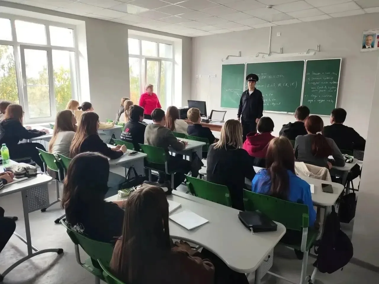 В Воскресенском колледже прошла встреча по профориентации и безопасности на железной до...