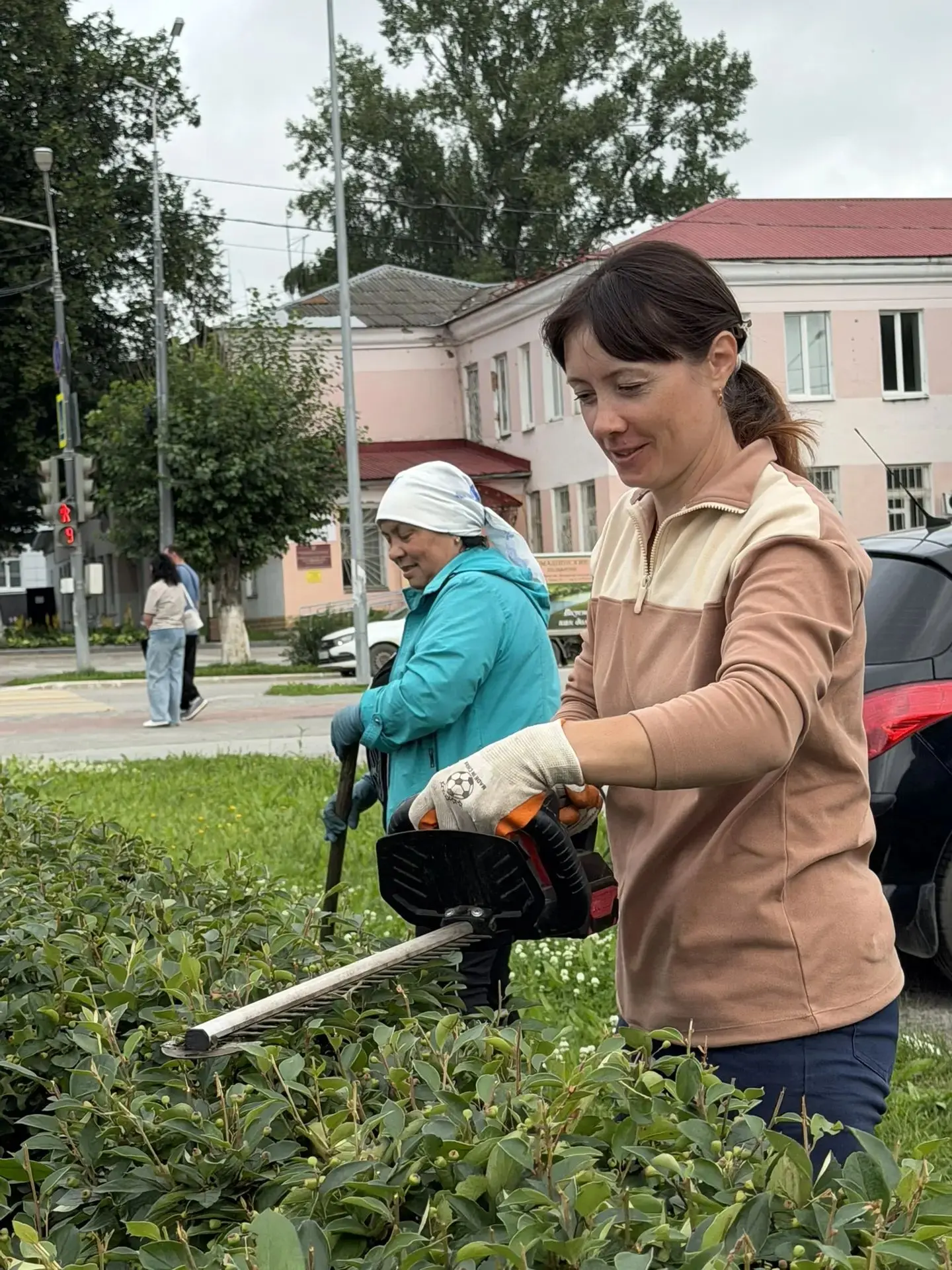 После продолжительных осадков возобновили  активную фазу работ в микрорайонах города.

Благоустройст