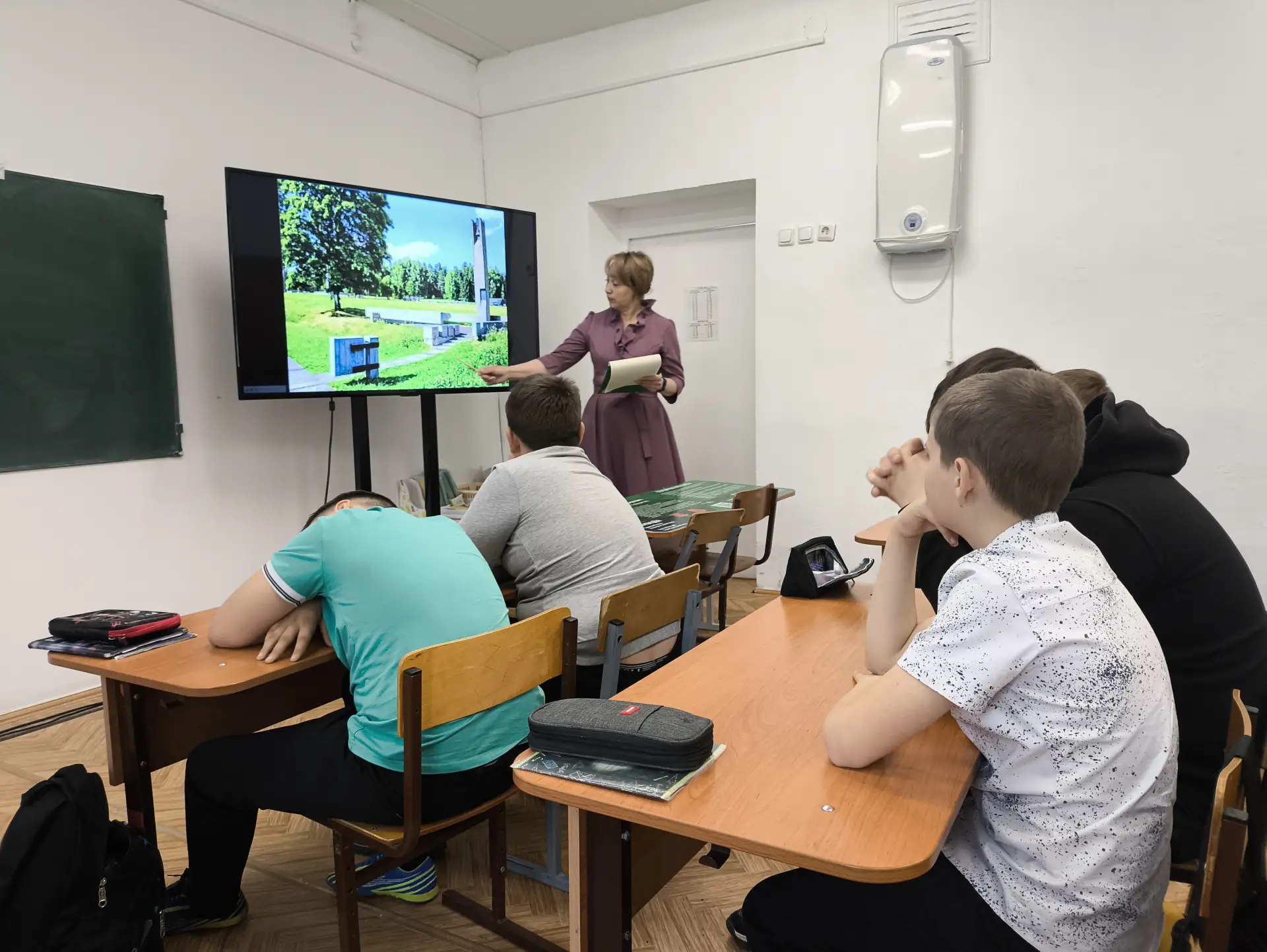 📚✨ В завершении учебного года Детская библиотека организовала для учеников 4-х и 5-х к...