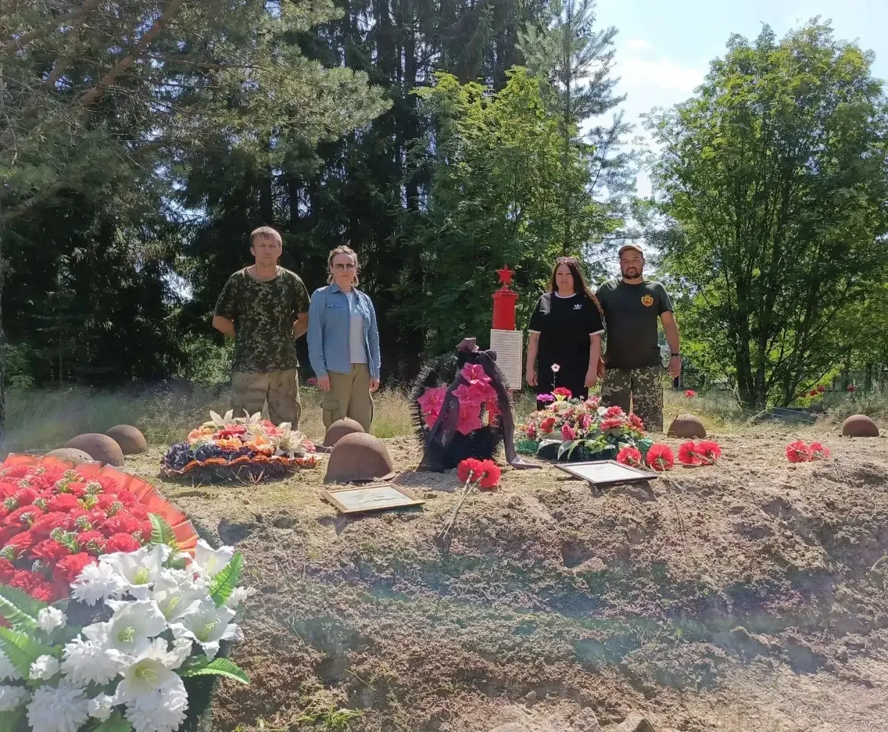 Памяти рядового Игошина: поисковики Чувашии привели в порядок могилу земляка-героя

Представители св