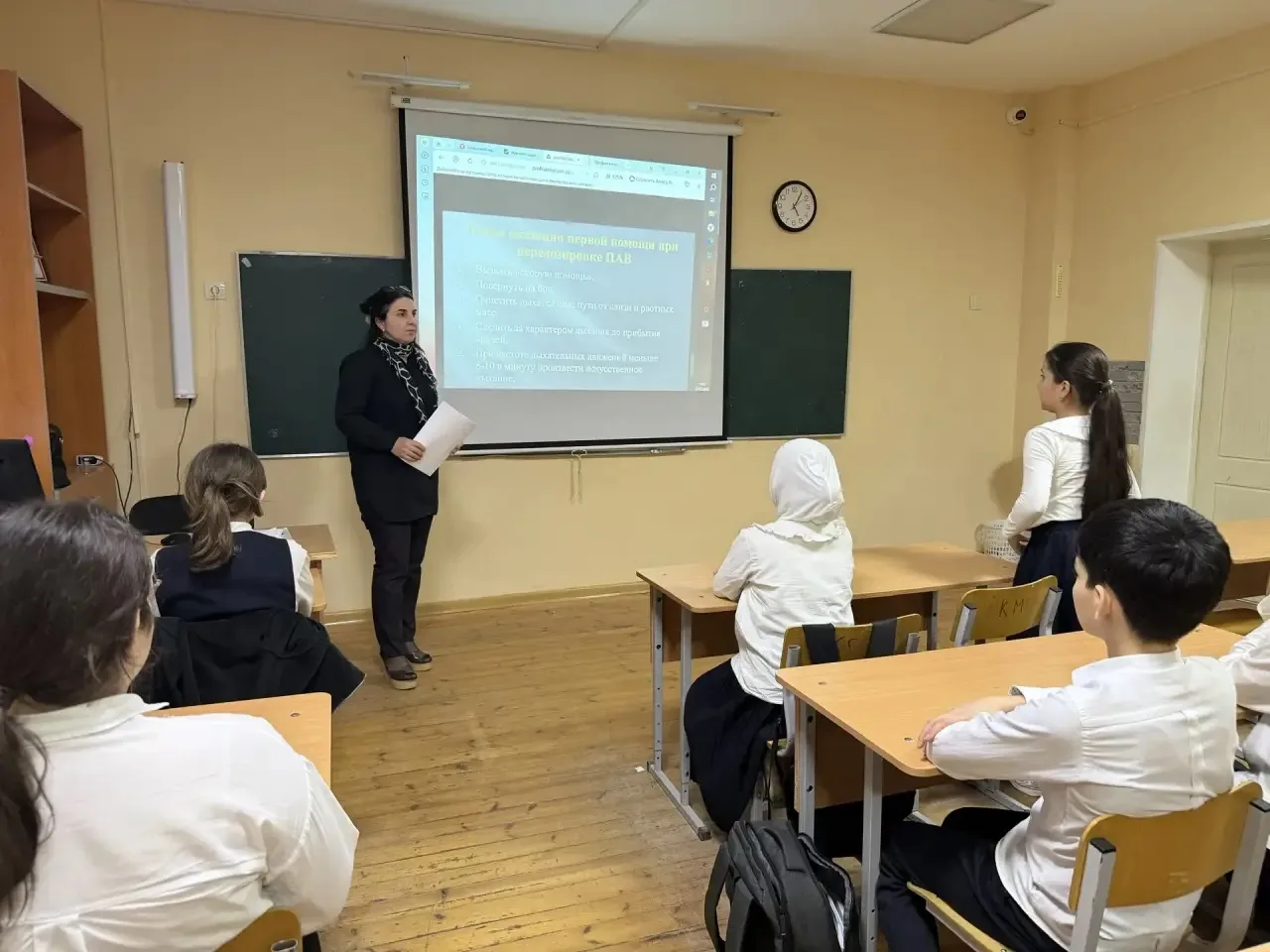 В школе прошли классные часы  «Последствия употребления ПАВ», целью которого стало приучение обучающ