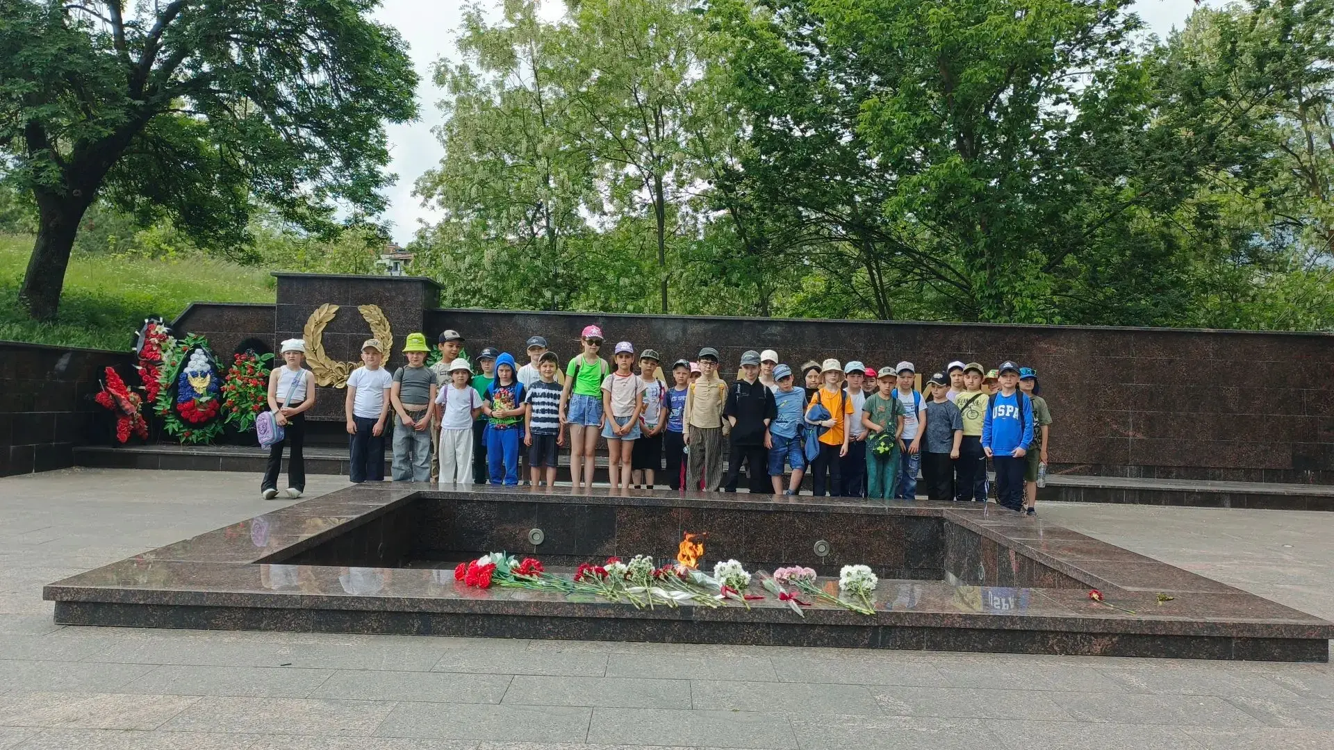 В преддверии Дня памяти и скорби — 22 июня — ребята из лагеря «Солнечный» приняли участие в трогател