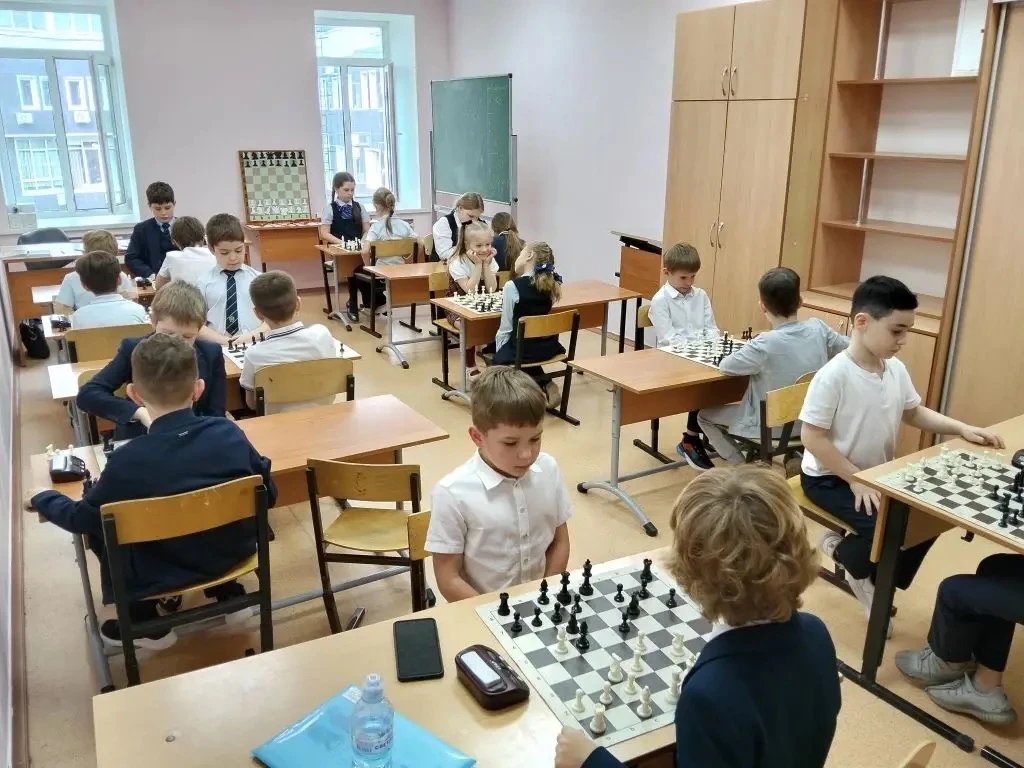 ♟️13 мая в гимназии прошел турнир по быстрым шахматам, посвящённый Дню Победы, среди ма...