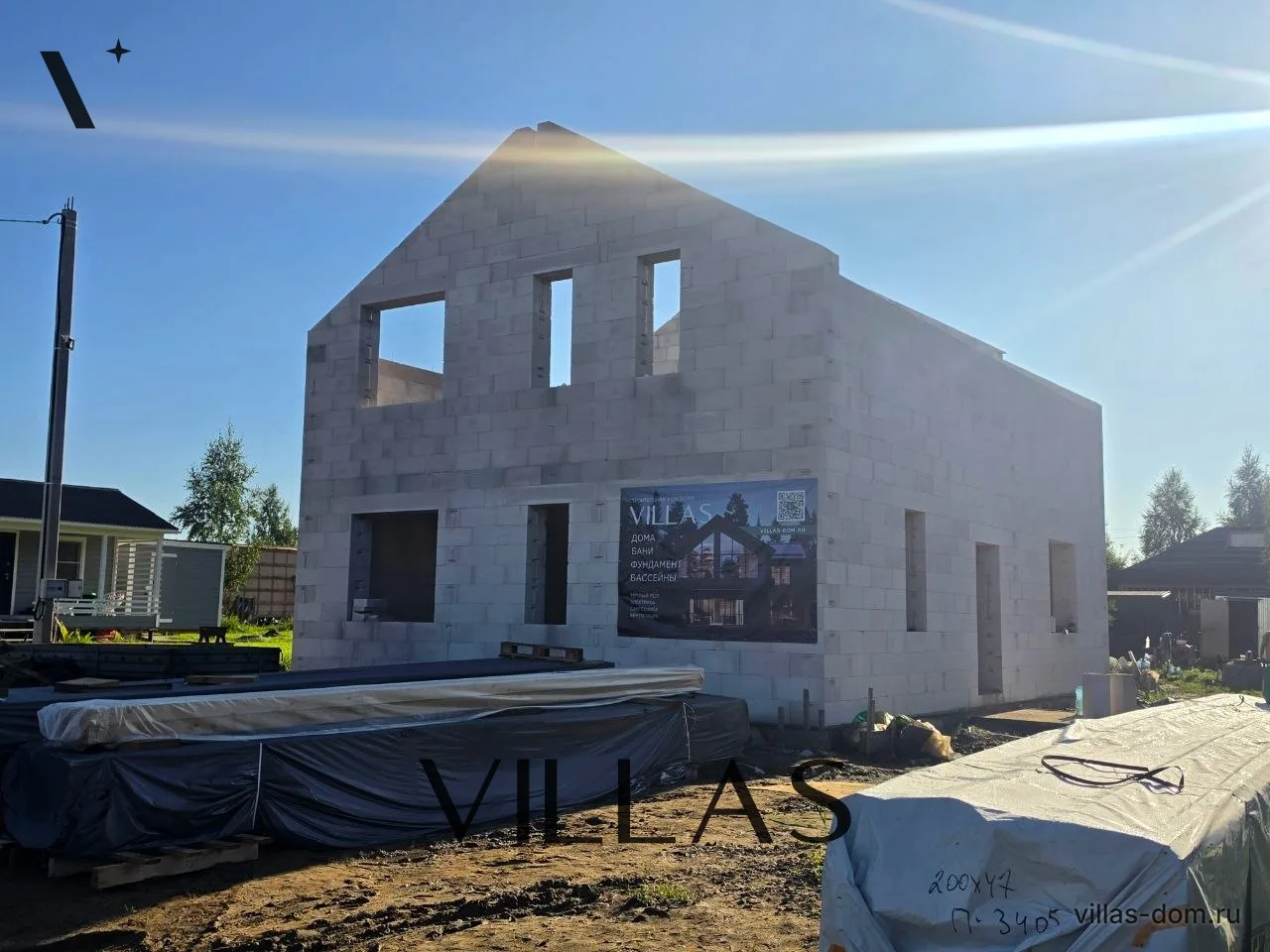 Стены готовы — дом уже обрёл свои очертания. 🏡