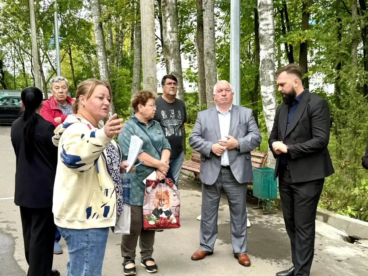 По коллективному обращению жителей дома 28 по улице Калинина состоялась срочная выездна...