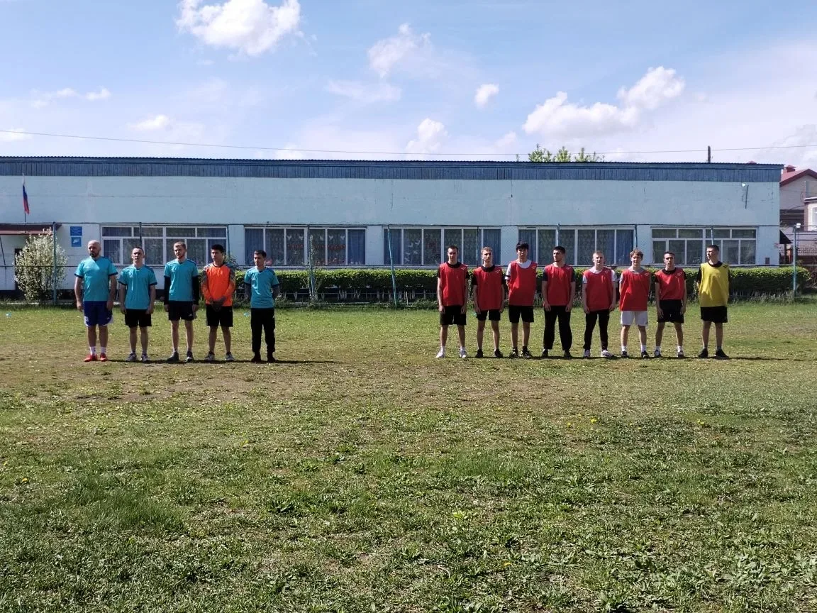 ⚽️ Победа под свисток судьи: Преподаватели vs Студенты

В честь Дня Великой Победы на нашем стадионе