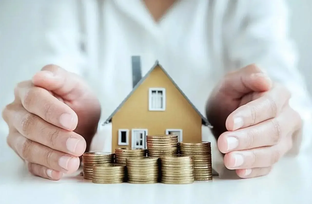 Кто за что платит в сделке купли-продажи недвижимости?

Принято считать, что все расходы в сделке ло